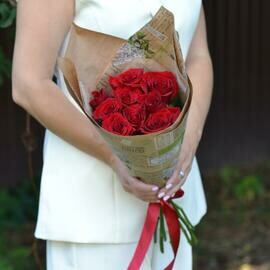 Букет из 9 красных роз 50см