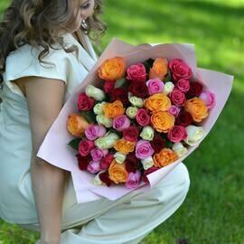 Buket iz 51 raznotcvetnoj rozi