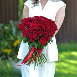 Buket iz 51 krasnoj rozi