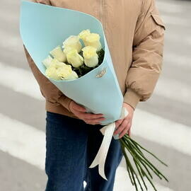 Букет из 11 роз premium mondial с брошью