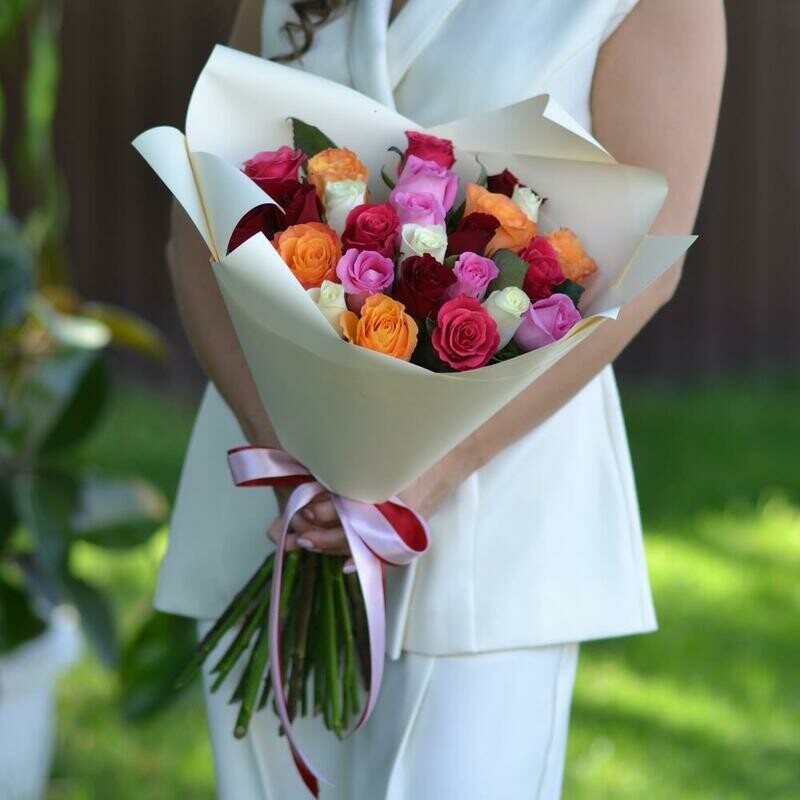 Букет из 25 разноцветных роз, 25 разноцветных роз