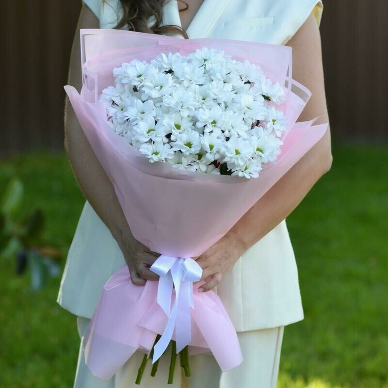 Объемный букет белой кустовой хризантемы, хризантема кустовая