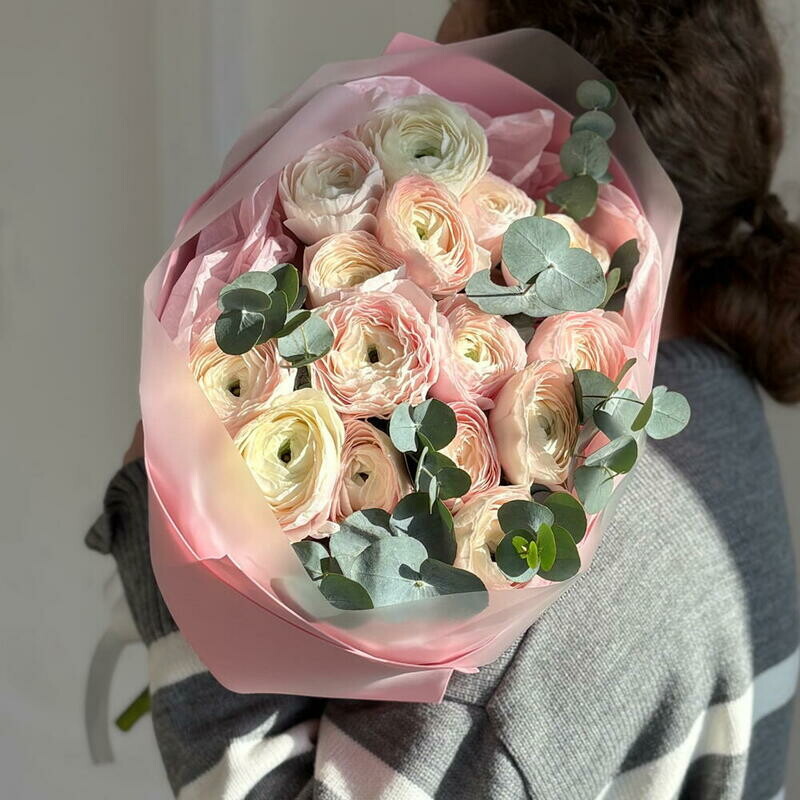 Ob_emnij buket iz ital_yanskih ranunkulyusov, 15 ranunkulyusov