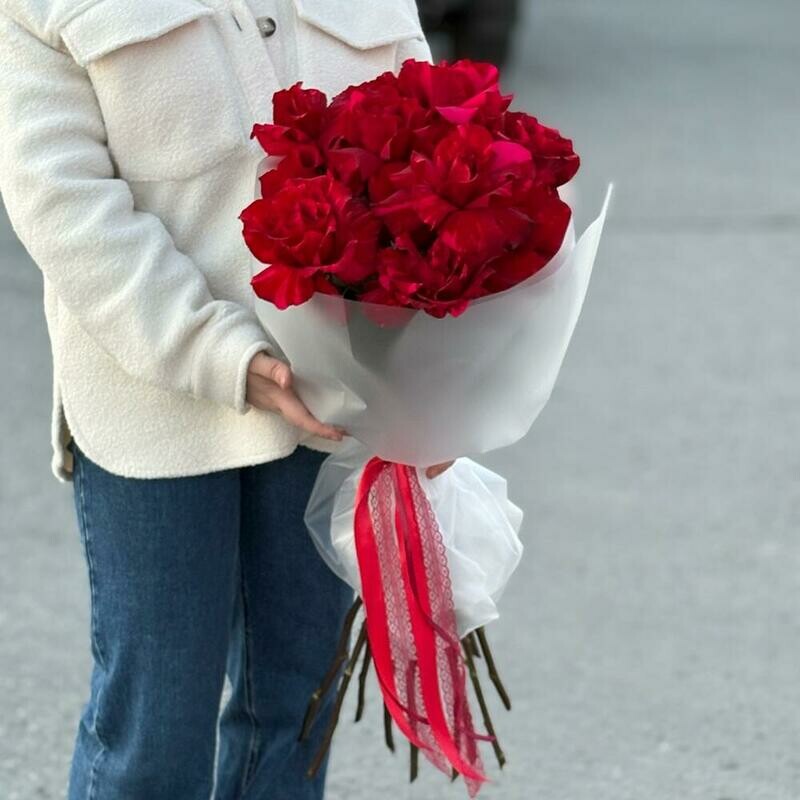 Buket iz roz Red Panter, 11 frantcuzskih bordovih roz