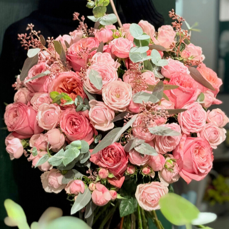 Buket iz kustovih i pionovidnih roz, premium