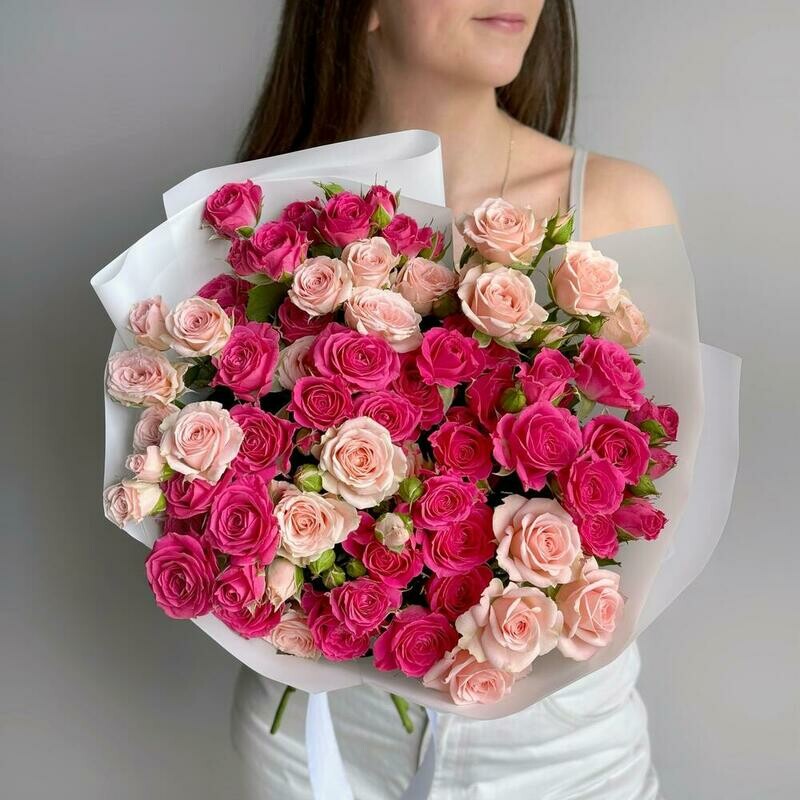 Букет розовые кустовые розы Лавли Лидия и персиковая кустовая роза Лидия, стандартный