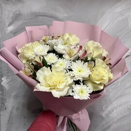 Buket s frantcuzskimi rozami i hrizantemoj