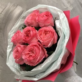 7 пионовидных роз