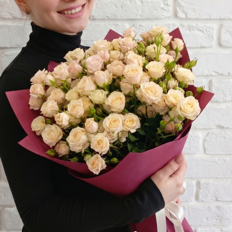 Bouquet of cream bush roses 15 pieces , shelk