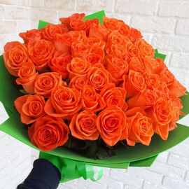 Buket oranzhevih roz 51 shtuk