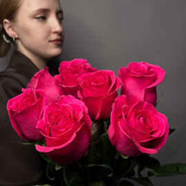 Букет из малиновых роз