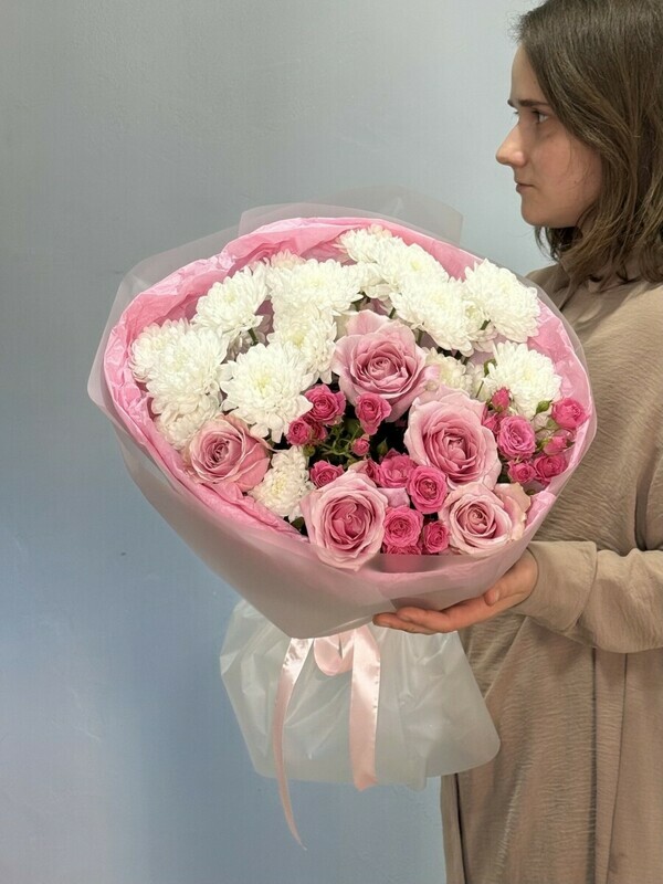 Букет из роз и кустовой хризантемы 143, стандартный