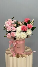 Цветочная композиция из хризантем, альстромерии, роз 068