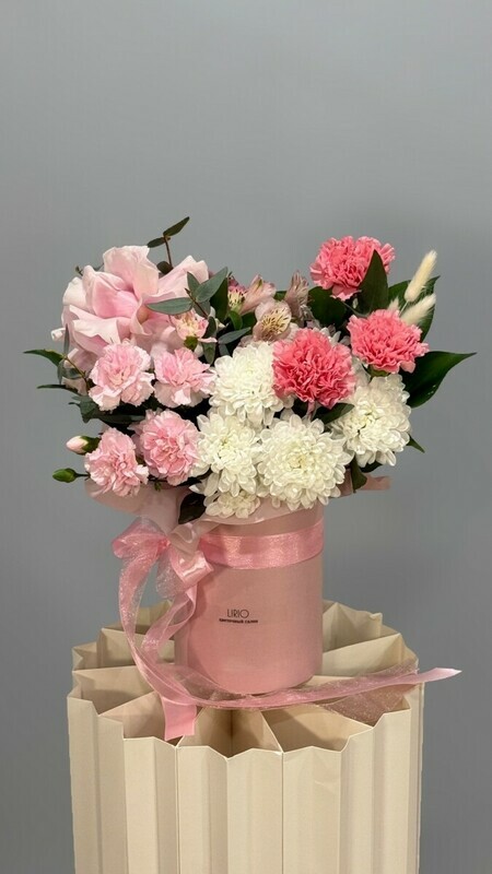 Цветочная композиция из хризантем, альстромерии, роз 068, стандартный