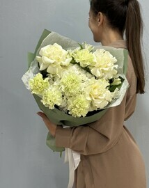 Букет из гортензии, французской розы, альстромерии и диантуса 130