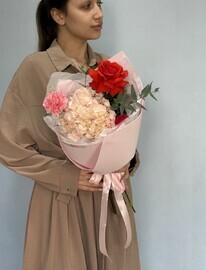 Buket iz frantcuzskoj rozi i gortenzii 148