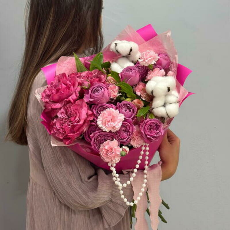 Buket iz pionovidnoj rozi, al_stromerii, gvozdiki kustovoj 128, standart