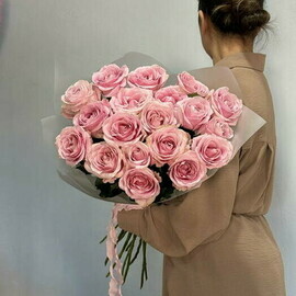 Nezhnij buket iz prekrasnih roz pink avalanzh 189