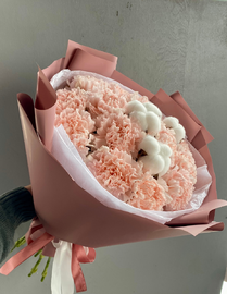 Букет от студии цветов Art_flower из диантусов и хлопка