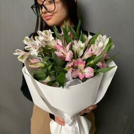 Букет из 9 альстромерий