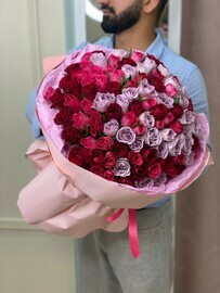 Микс роз (40 см) 101 шт в оформлении