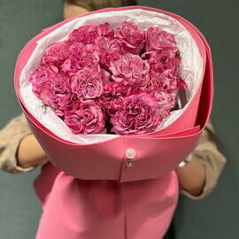 15 пионовидных роз