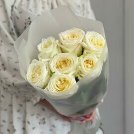 Букет из пионовидных молочных роз с крупным бутоном «Поцелуй XS»