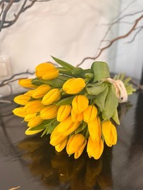 Монобукет «Весеннее солнце» с тюльпанами 