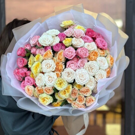 Моно букет «Яркий день» кустовые розы 