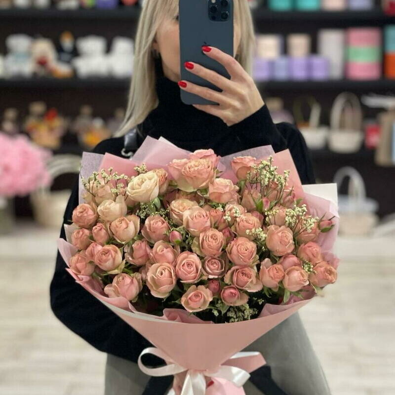 Букет с нежными кустовыми розами, стандартный
