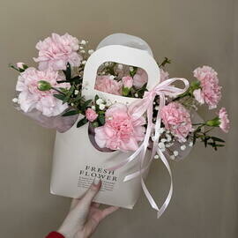 Сумочка с гвоздиками