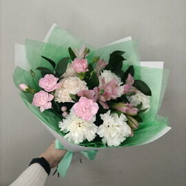 Букет из гвоздики и альстромерии