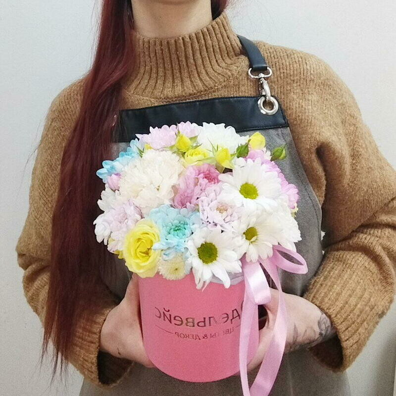 Цветы в коробке с хризантемой, уменьшенный