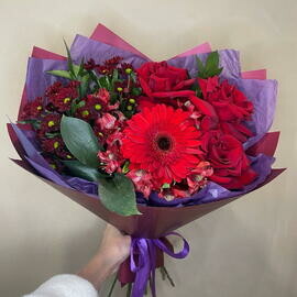YArkij buket s gerberoj