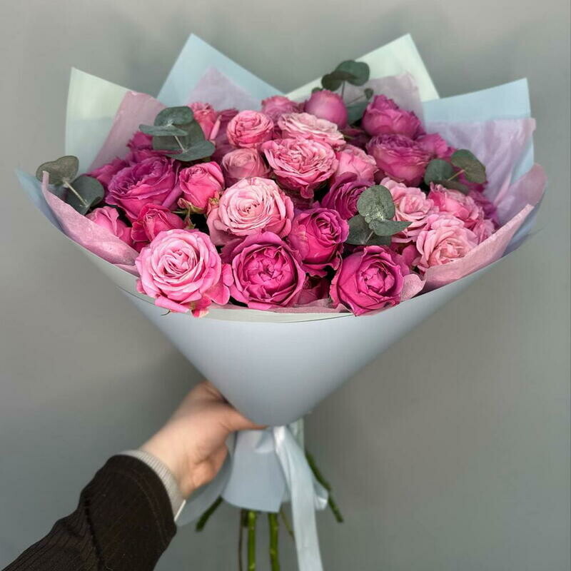 Букет с кустовой розой и эвкалиптом, стандартный