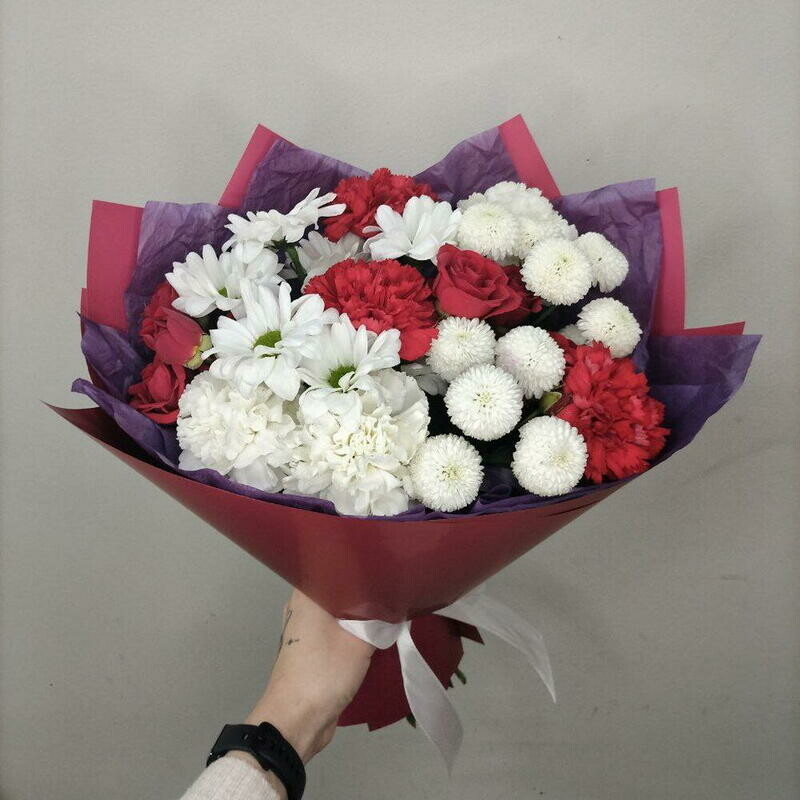 Букет с хризантемой и гвоздикой, стандартный