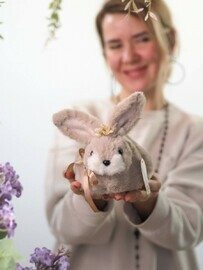 Plyushevij zajchik s bantikom