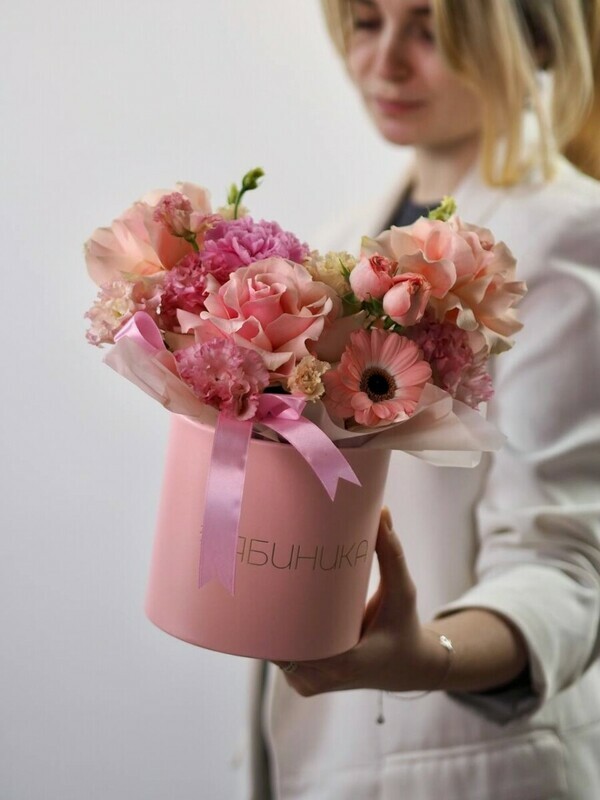 TCveti v korobke: gerbera, eustoma, frantcuzskaya roza, standart