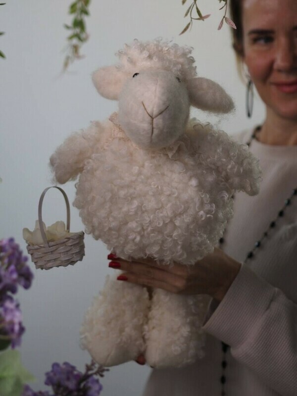 Декоративный плюшевый бараш, стандартный