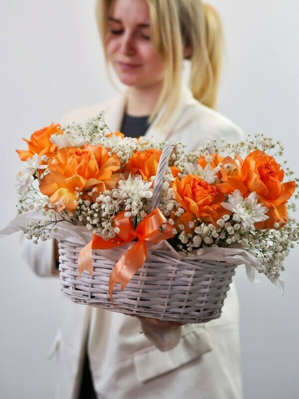 Sochnaya korzina s rozami, standart