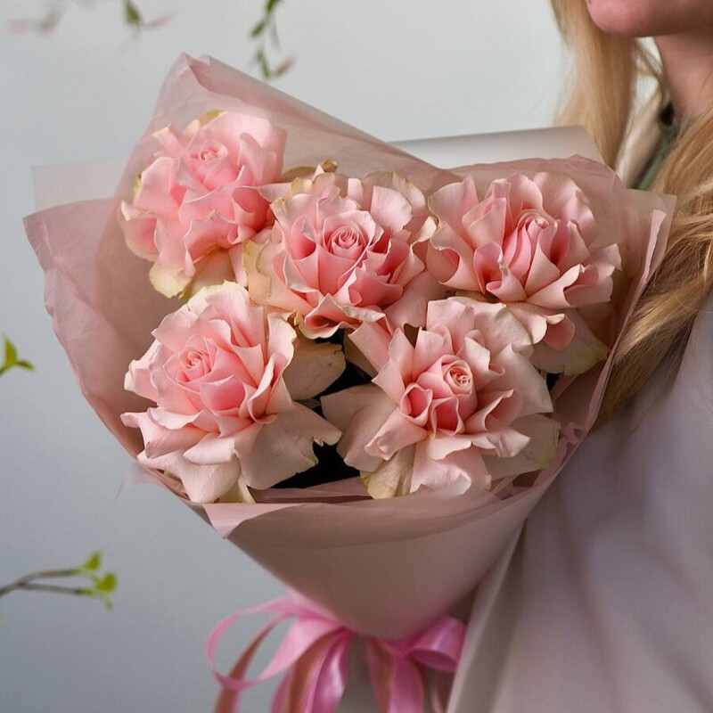 Нежный букет из 5 розовых французских роз, нежный букет из 5 розовых французских роз