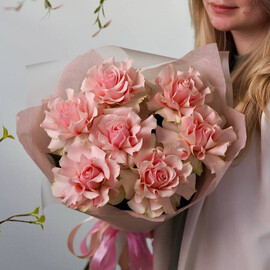 Нежный букет из 7 розовых французских роз