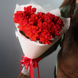 Яркий букет из 11 французских роз