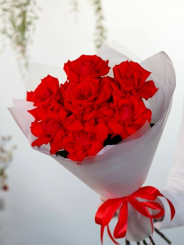 Роскошный букет из 7 благородных французских роз., стандартный