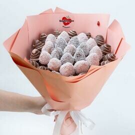 Buket "Gigantus malij" s klubnikoj v shokolade (ot 22 do 25 klubnik)