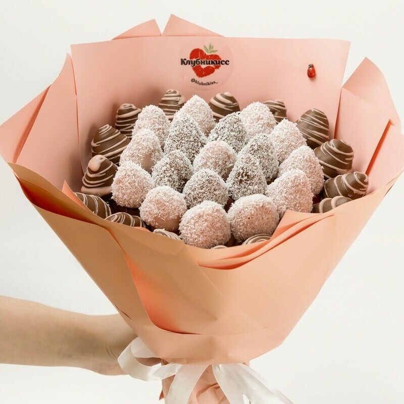 Букет "Гигантус малый" с клубникой в шоколаде (от 22 до 25 клубник), стандартный