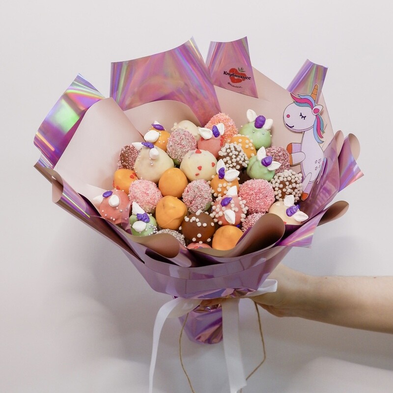 Buket "Edinorog" s klubnikoj v shokolade (ot 16 do 18 klubnik), standart