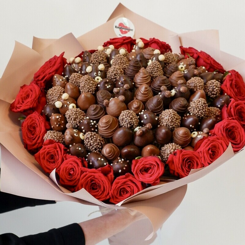 Buket s klubnikoj v shokolade i tcvetami "Super Gigantishe Barni", standart