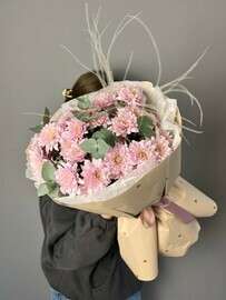 Buket iz hrizantem s evkaliptom -pastel_