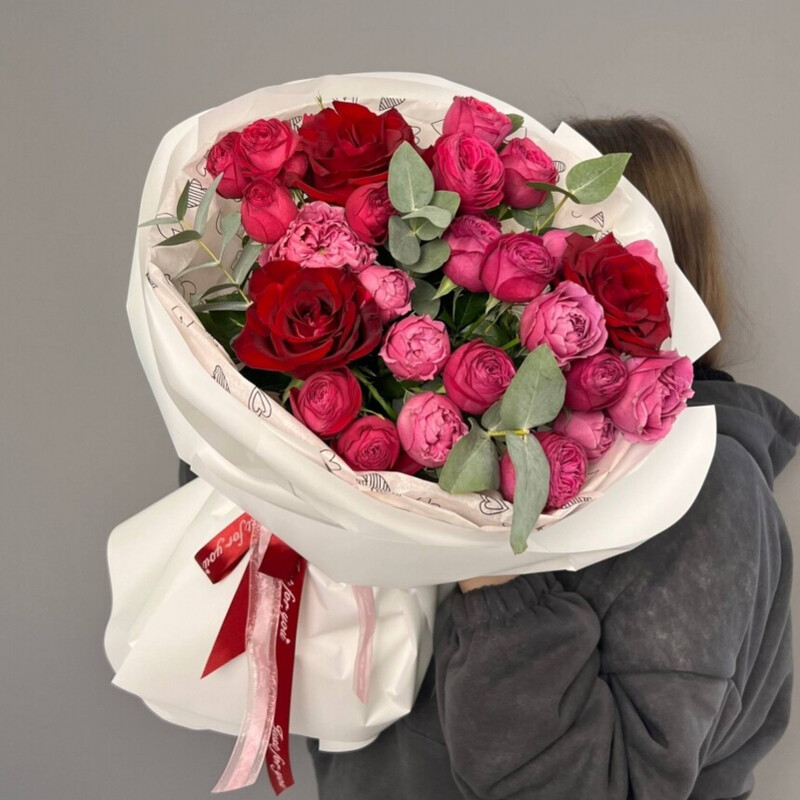 Букет из пионовидных роз и эвкалипта - танец любви, стандартный